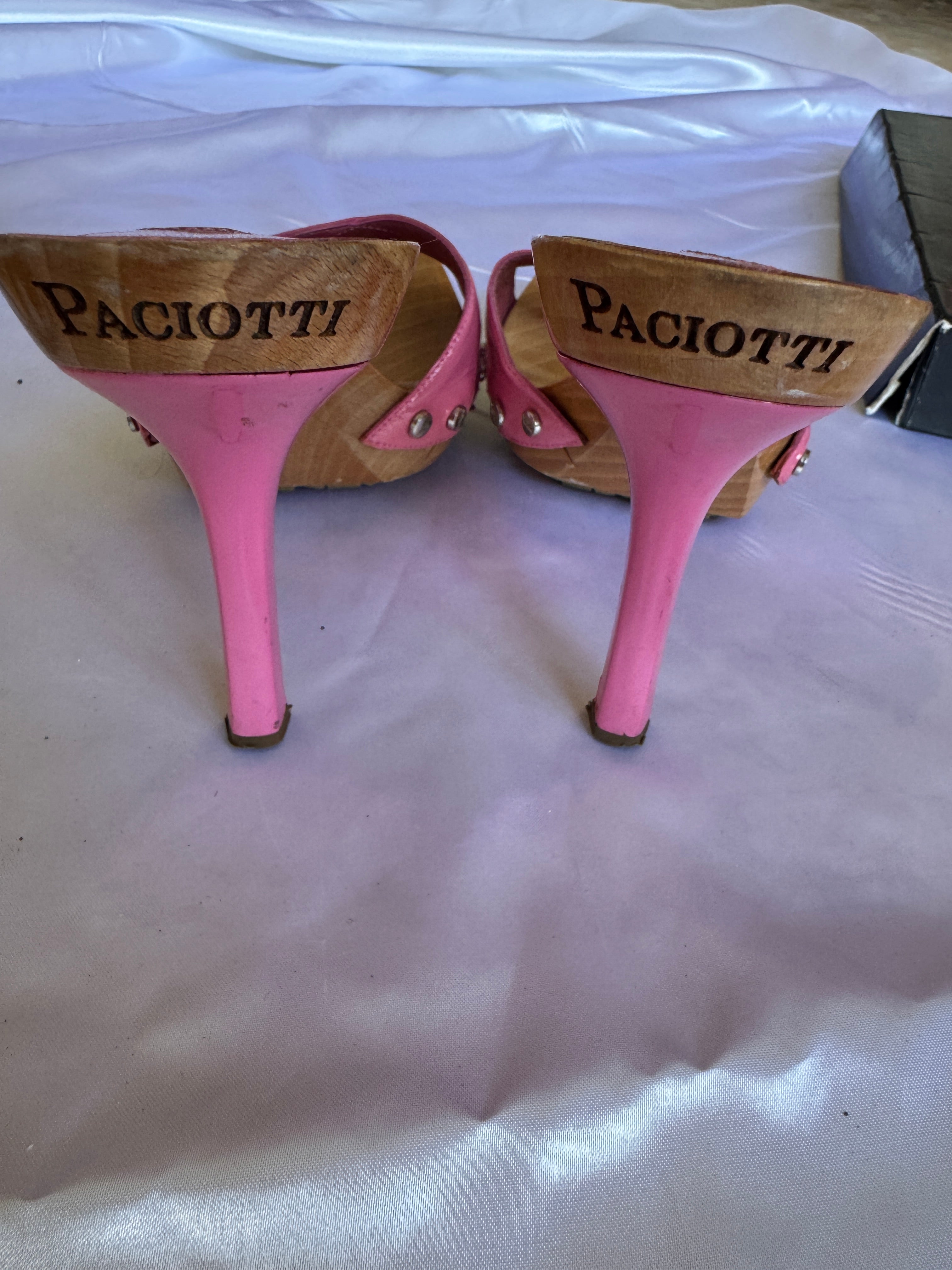 SOLD OUT CESARE PACIOTTI SANDALS